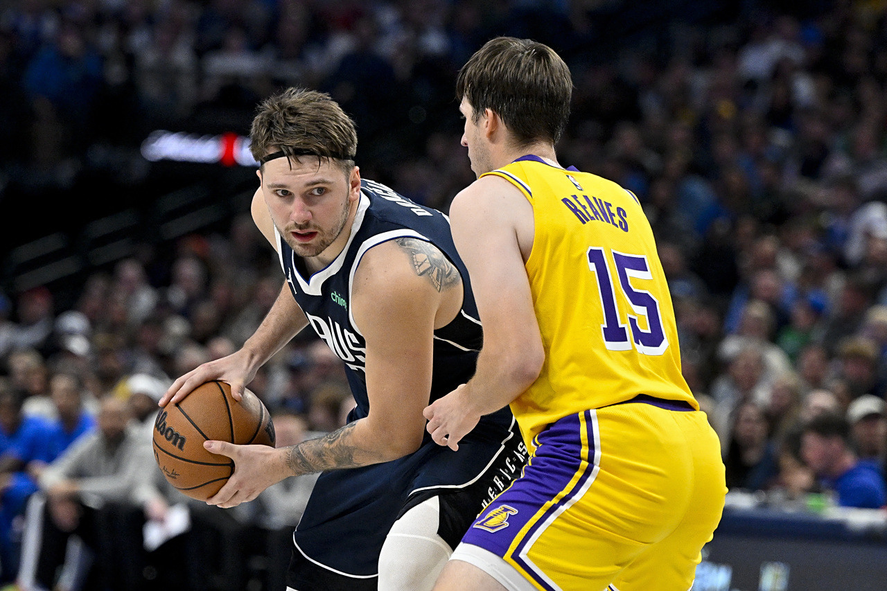 达拉斯独行侠训练开放日，今晨强势反弹引欢呼，欧篮联在即，团队化学反应显著的简单介绍